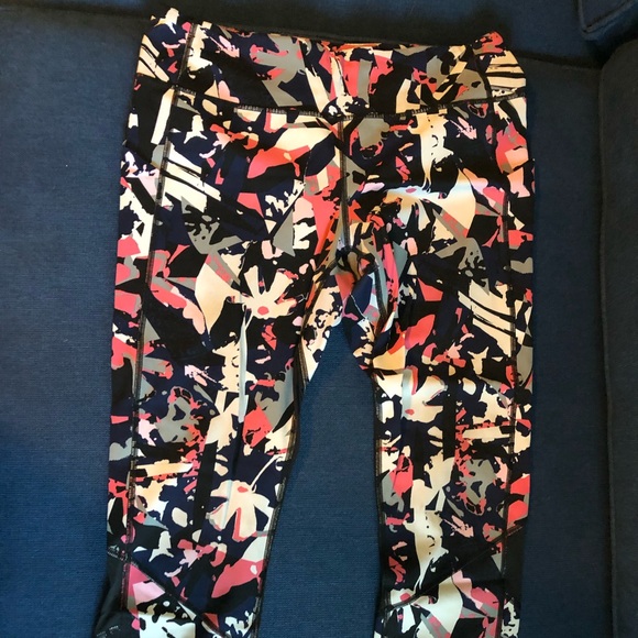 Lululemon crops - Picture 1 of 3